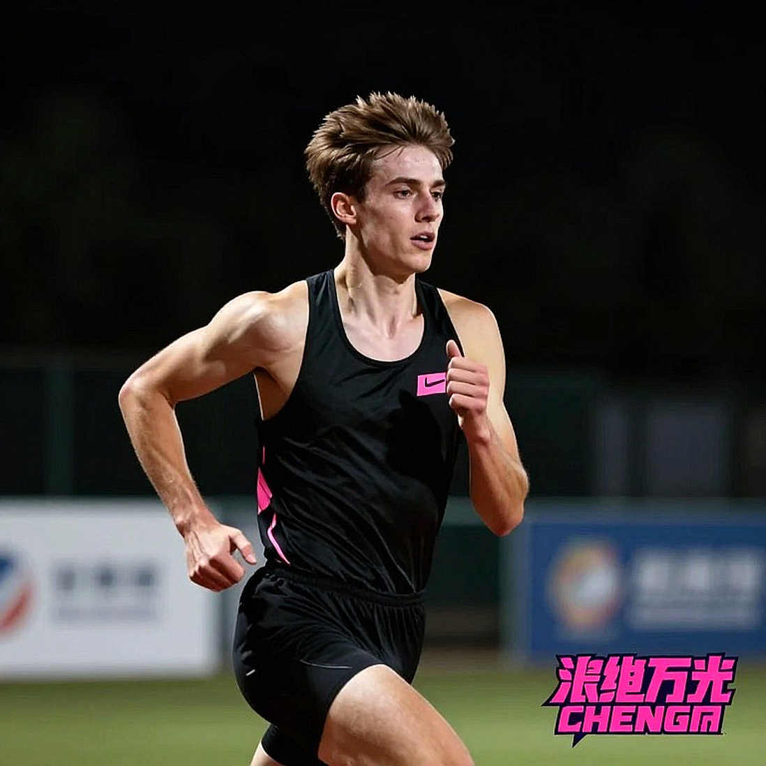 Giải 'Marathon' không có marathon: 15.000 người chạy ven vịnh Hạ Long và một kỷ lục chưa ai phê chuẩn