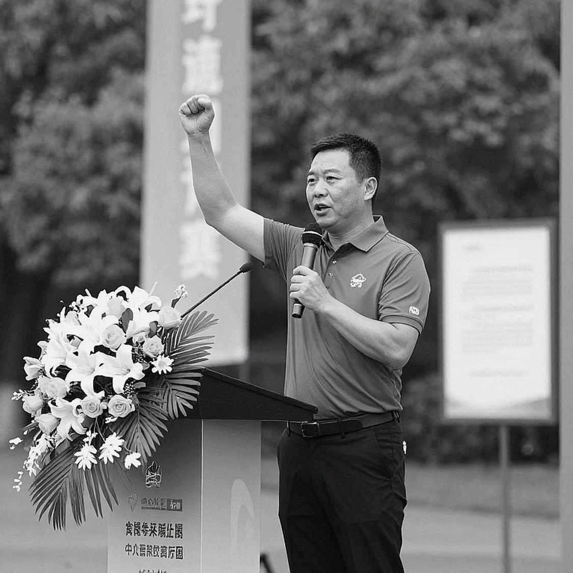 Luật golf: Đối thủ phạm hai lỗi trước khi đánh bóng, xử lý thế nào cho đúng?