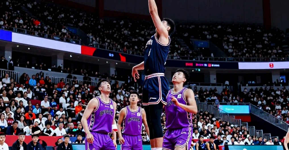 Letran thoát hiểm ở giây 6,7: Estrada trả ơn niềm tin, hàng thủ trả lại nỗi lo
